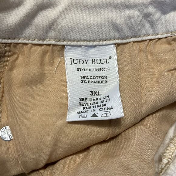 Judy Blue Women's High-Rise Cut-Off Denim Jean Shorts - Ivory Denim - 3XL - Picture 4 of 5